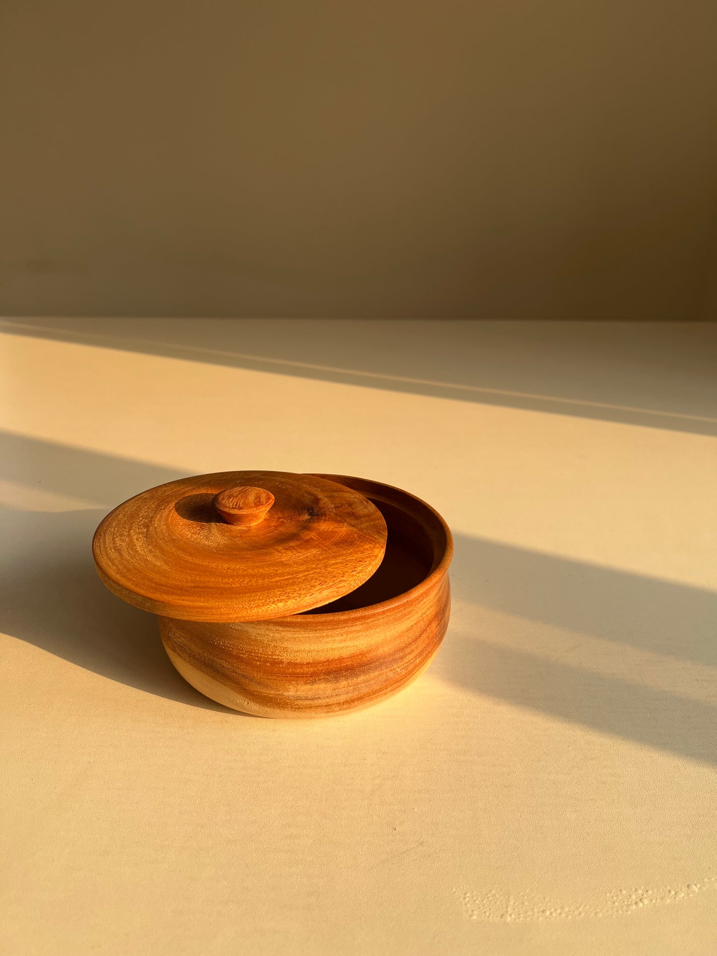 Medium Serving Pot
